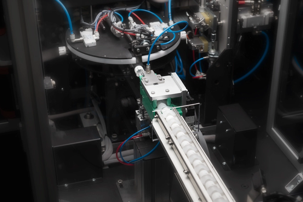 Spout inserting machine