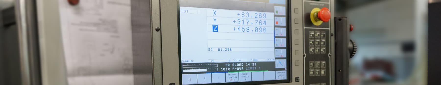 Bedienpult einer CNC-Maschine