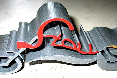 Wasserstrahlgeschnittenes Metallteil