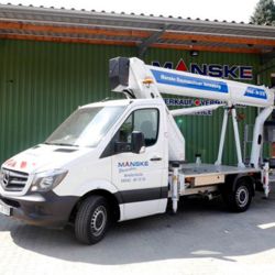 Arbeitsbühnen und Fahrzeuge
