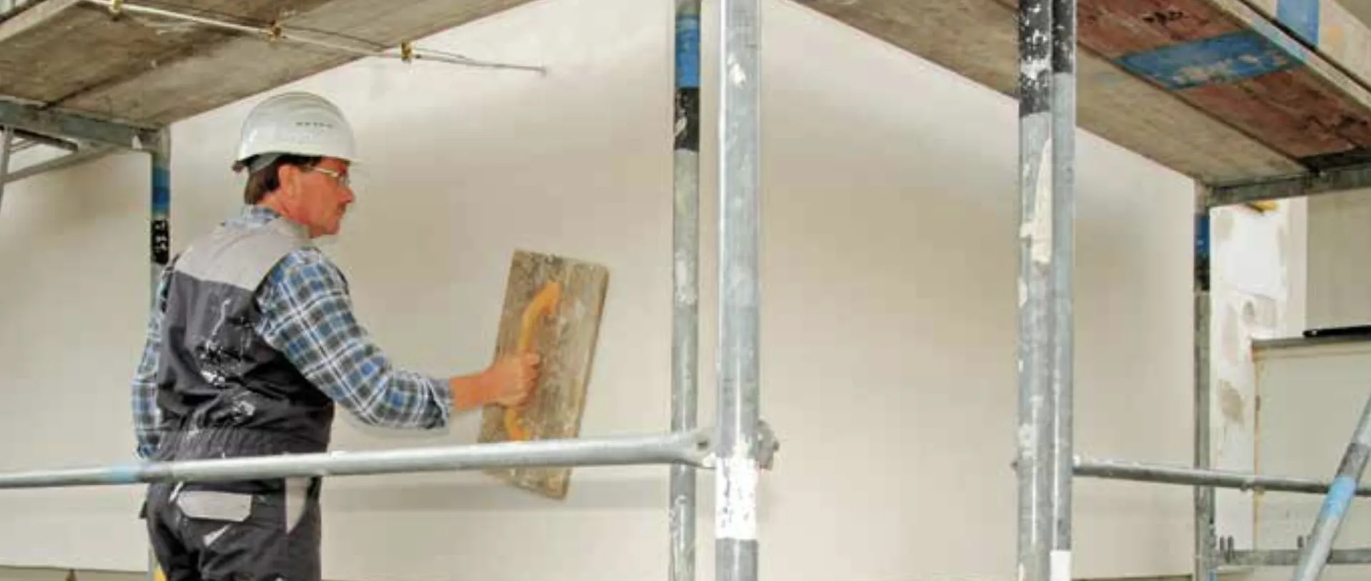 Verarbeitung des ECOPOR Feuchtmauerputzes