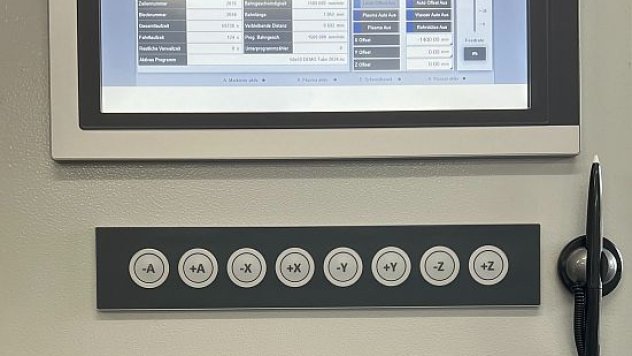 Rohrbearbeitung im Werk in Elz