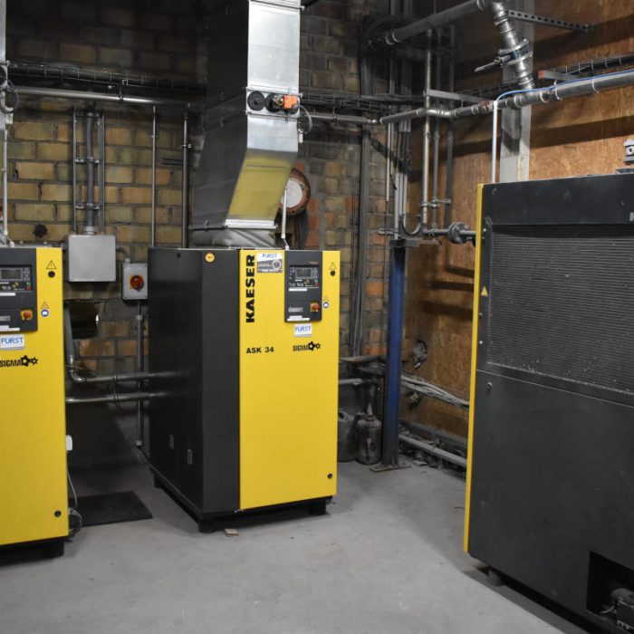 Zwei Schraubenkompressoren CSD 125 (75 kW)
