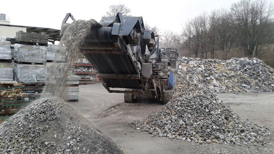 Recycling: crushing of concrete rubble