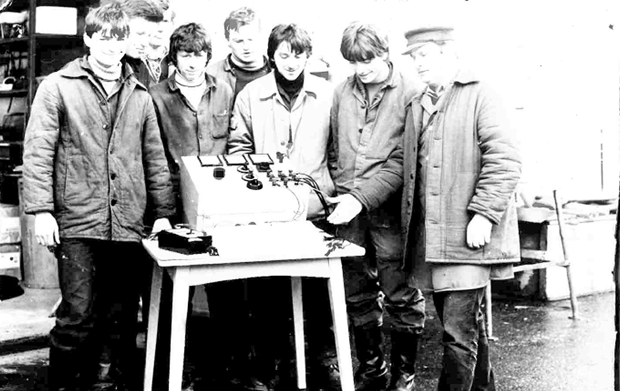 Chronik-Foto 1984 mit Rainer Saß (rechts)