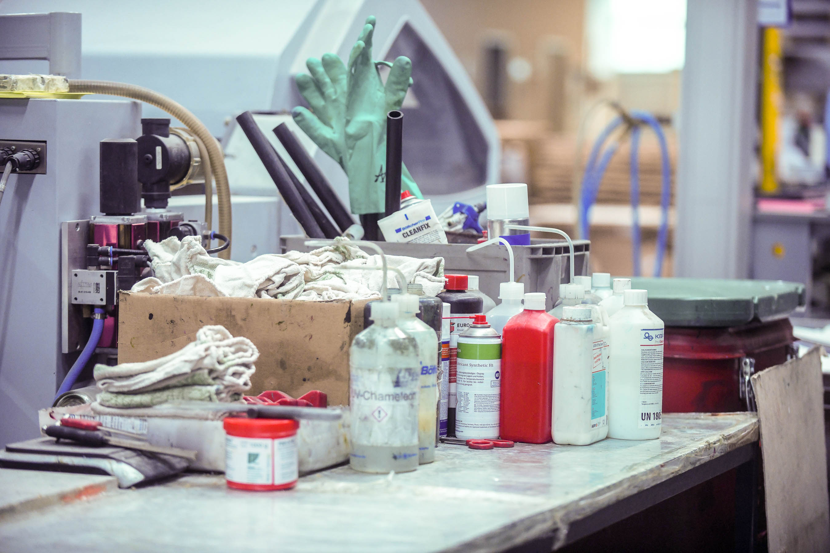 Sicherheit im Umgang mit Material und Chemikalien