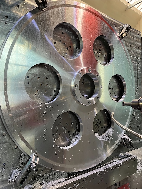 Drehbearbeitung auf CNC-Drehmaschine mit Y+C-Achse