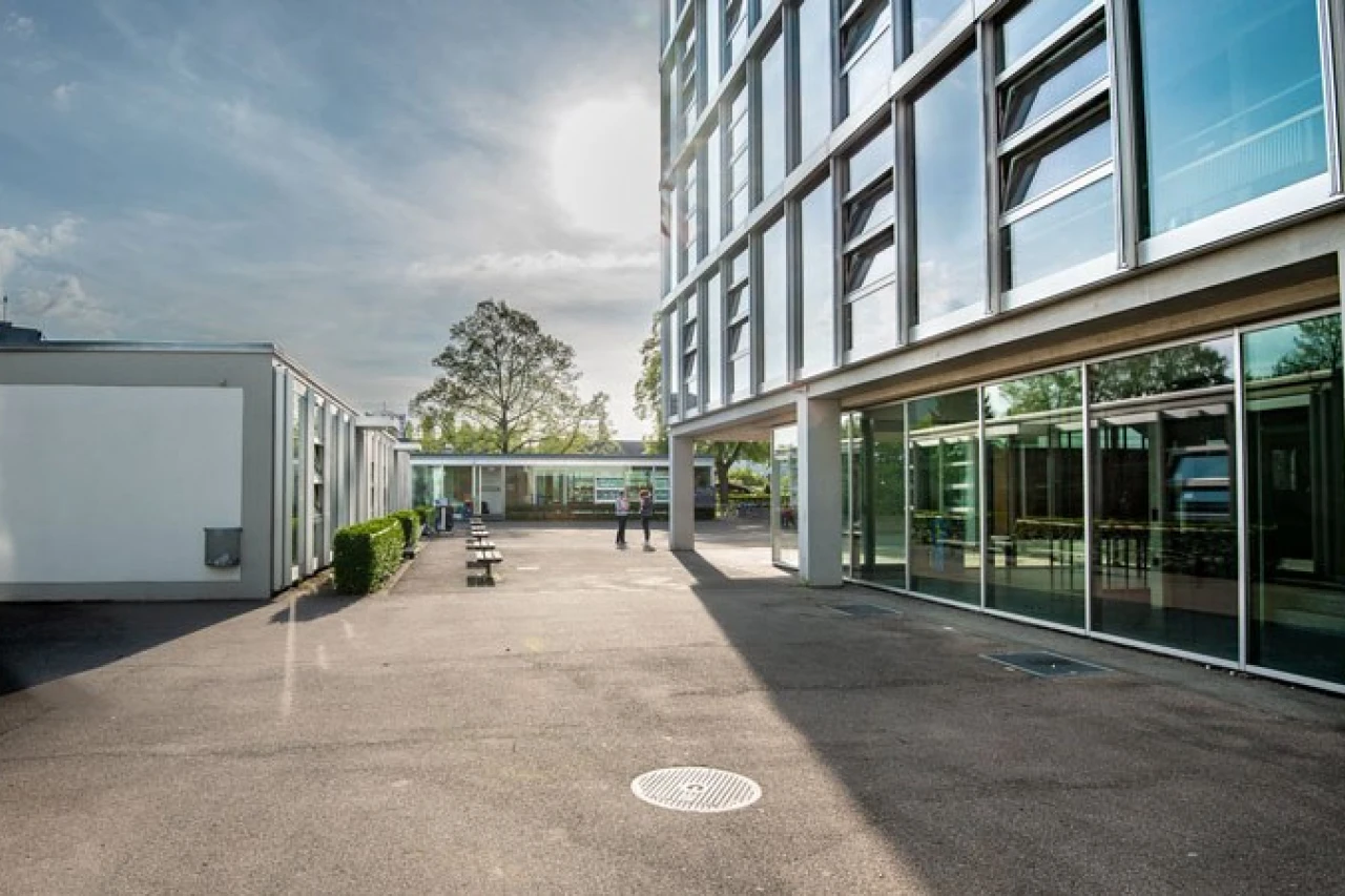 Basler Schulhaus mit APS-APROSYS-Notfallwarnsystem