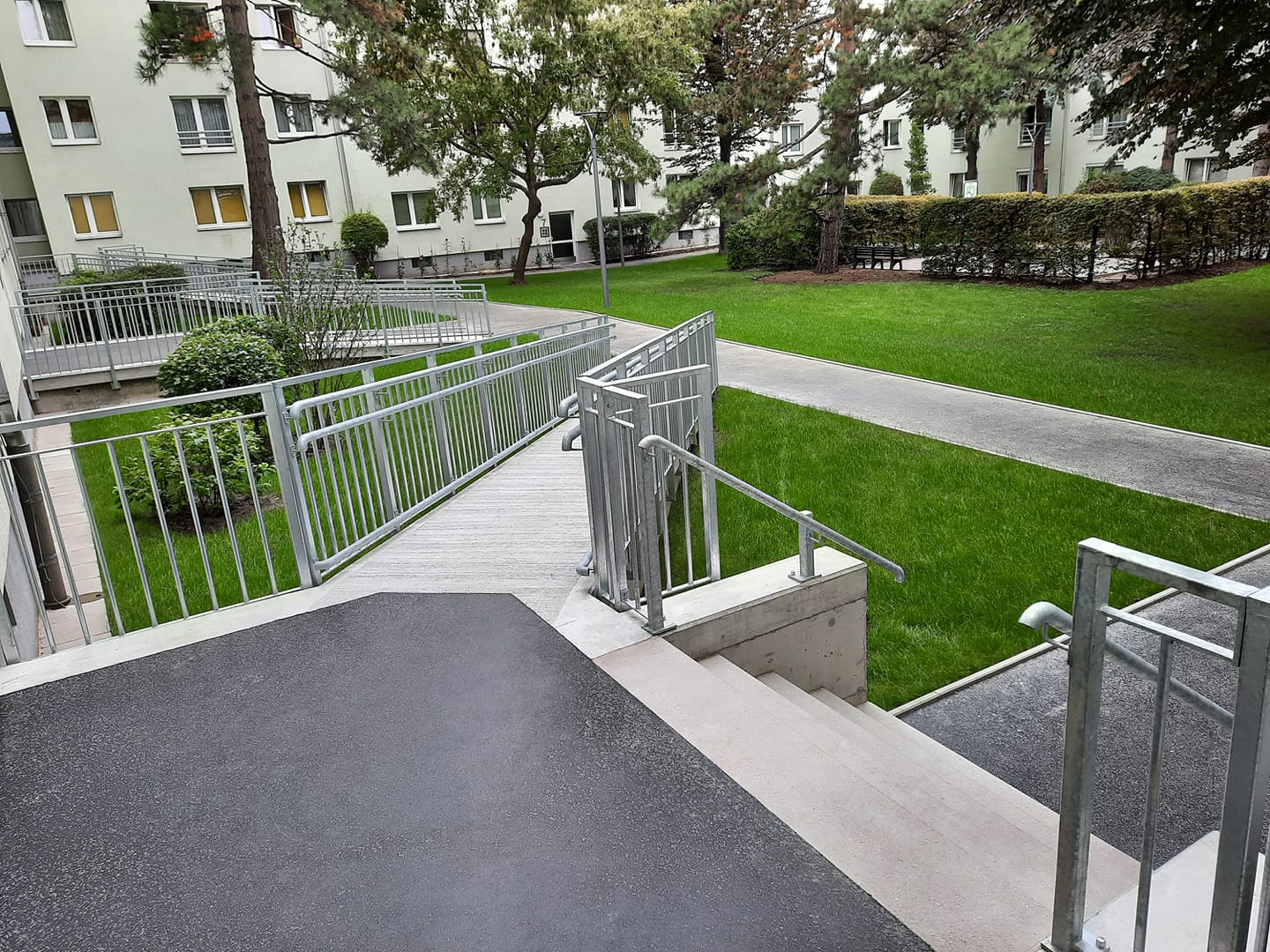 Außengeländer, Wohnanlage Wien 16. Bezirk