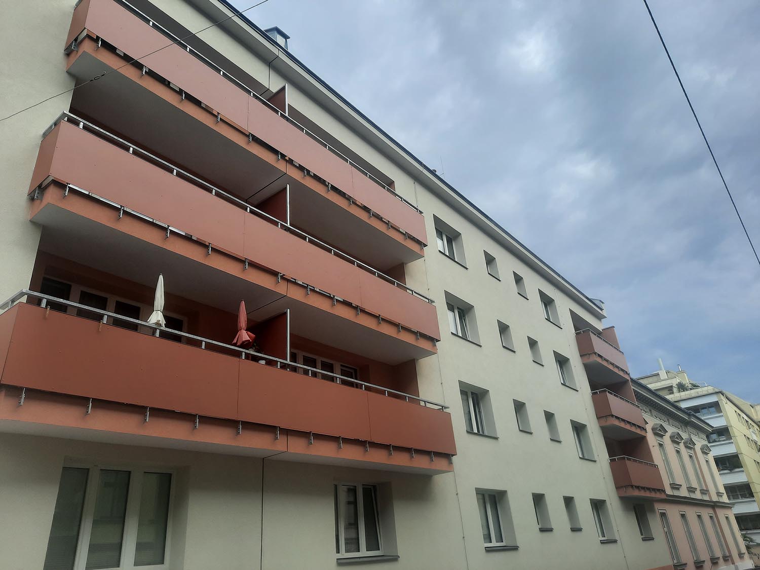 Balkonanlage mit Trennwänden, Wien 16. Bezirk