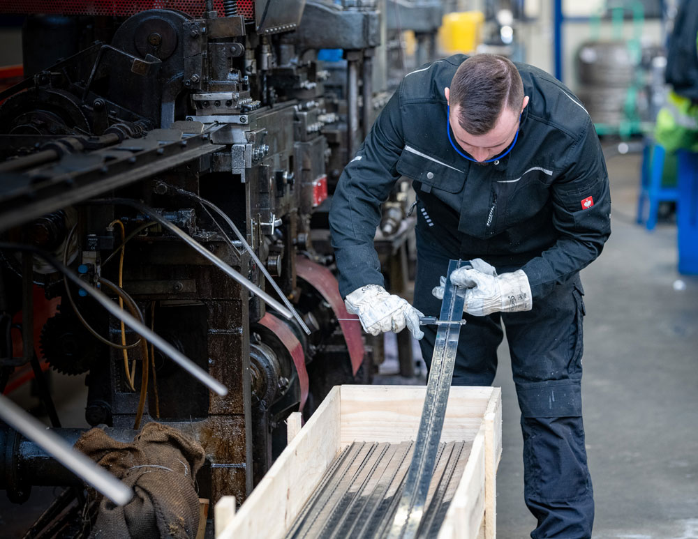 Gerollte Scharniere nach DIN 7954