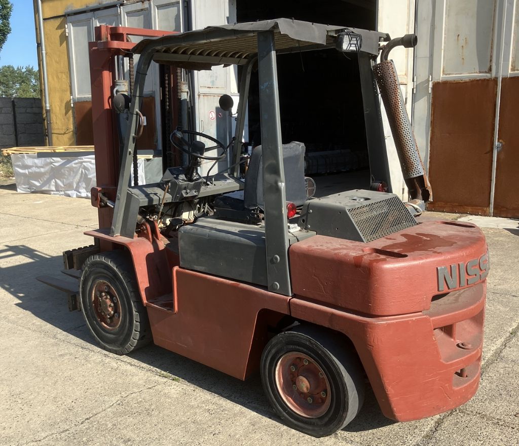 Nissan YF03A35U Dieselstapler (4000 kg / 3300 mm, Baujahr 1996)