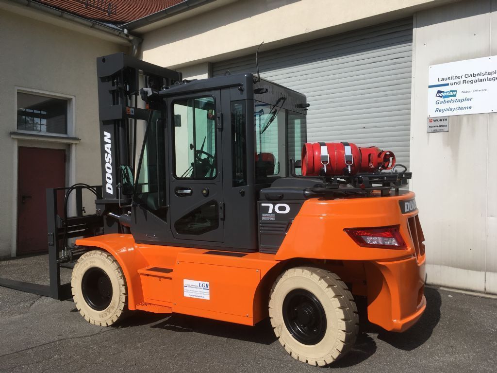 Doosan G70S-7 Treibgasstapler (7000 kg / 4000 mm, Baujahr 2019)