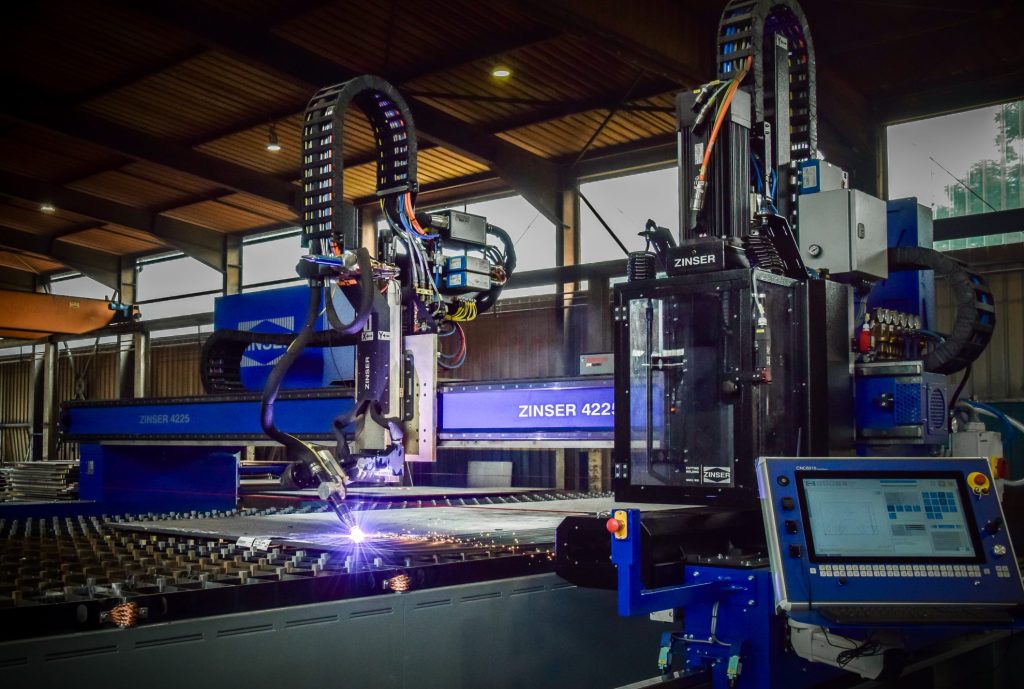 Faserlaser-Schneidmaschine in Produktion