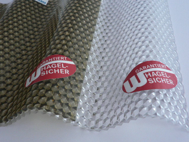 Überdachung aus Wellplatten
