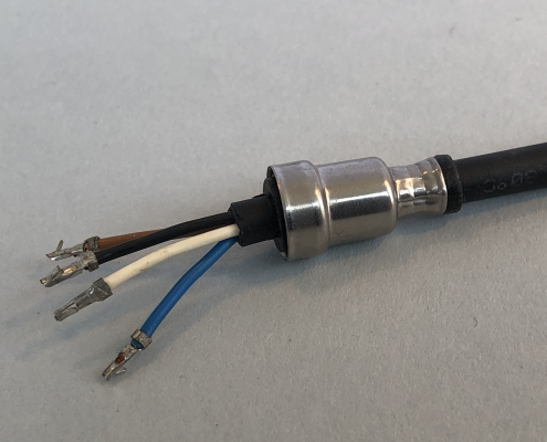 Kabel mit Zugentlastung