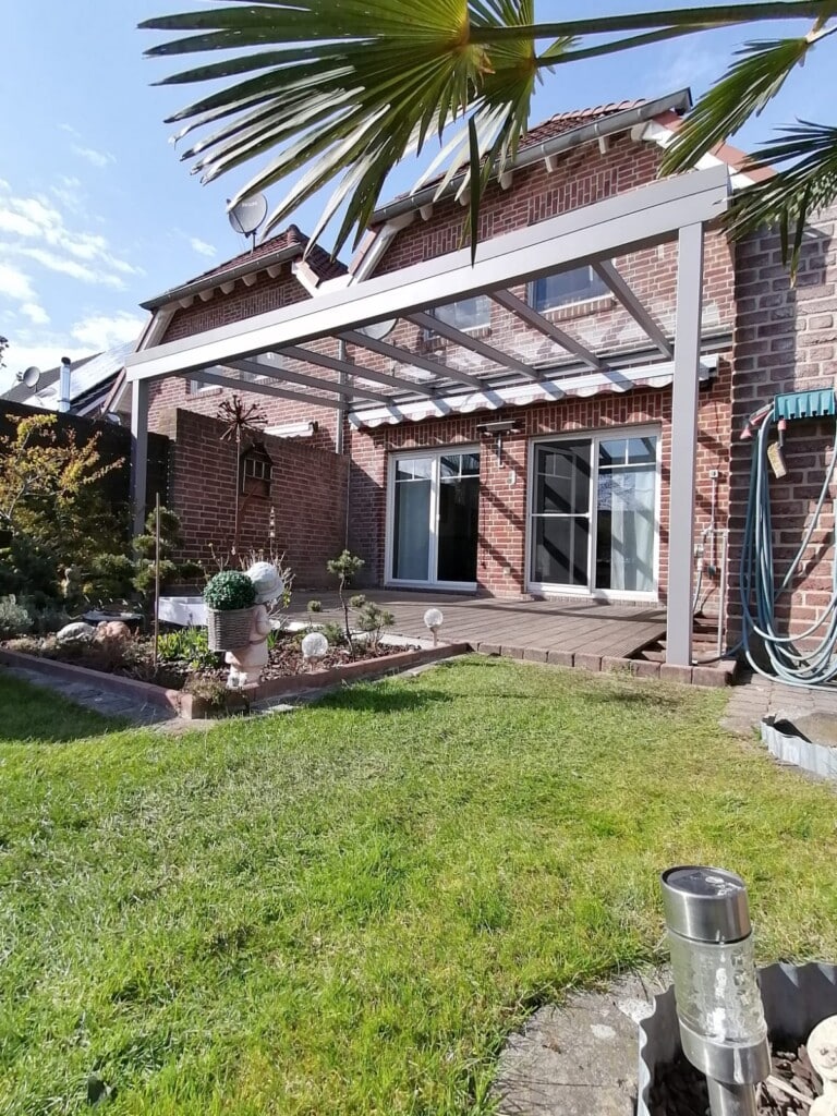 Terrassenüberdachung aus Aluminiumprofilen
