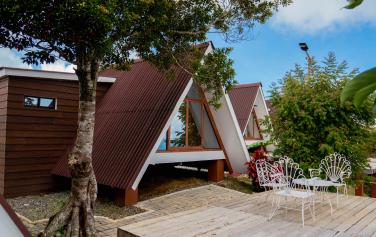 Restaurant roof made of red Onduline sheets (Philippines)