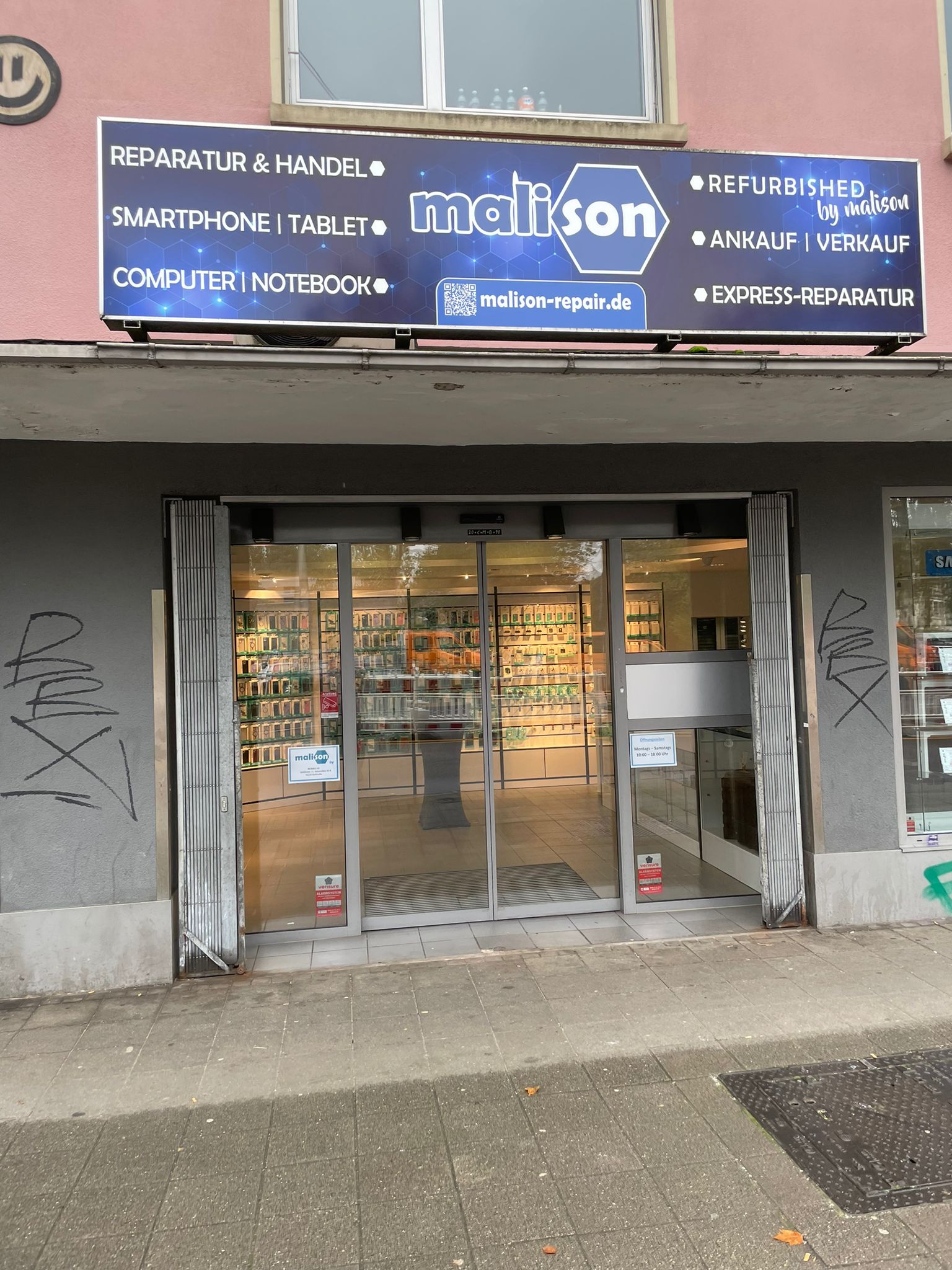 Fachhandel-Frontansicht in Karlsruhe