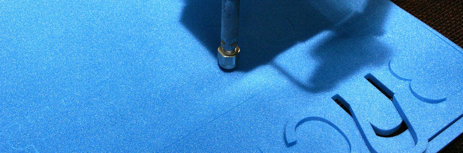Wasserstrahlschnitt aus Schaumstoff