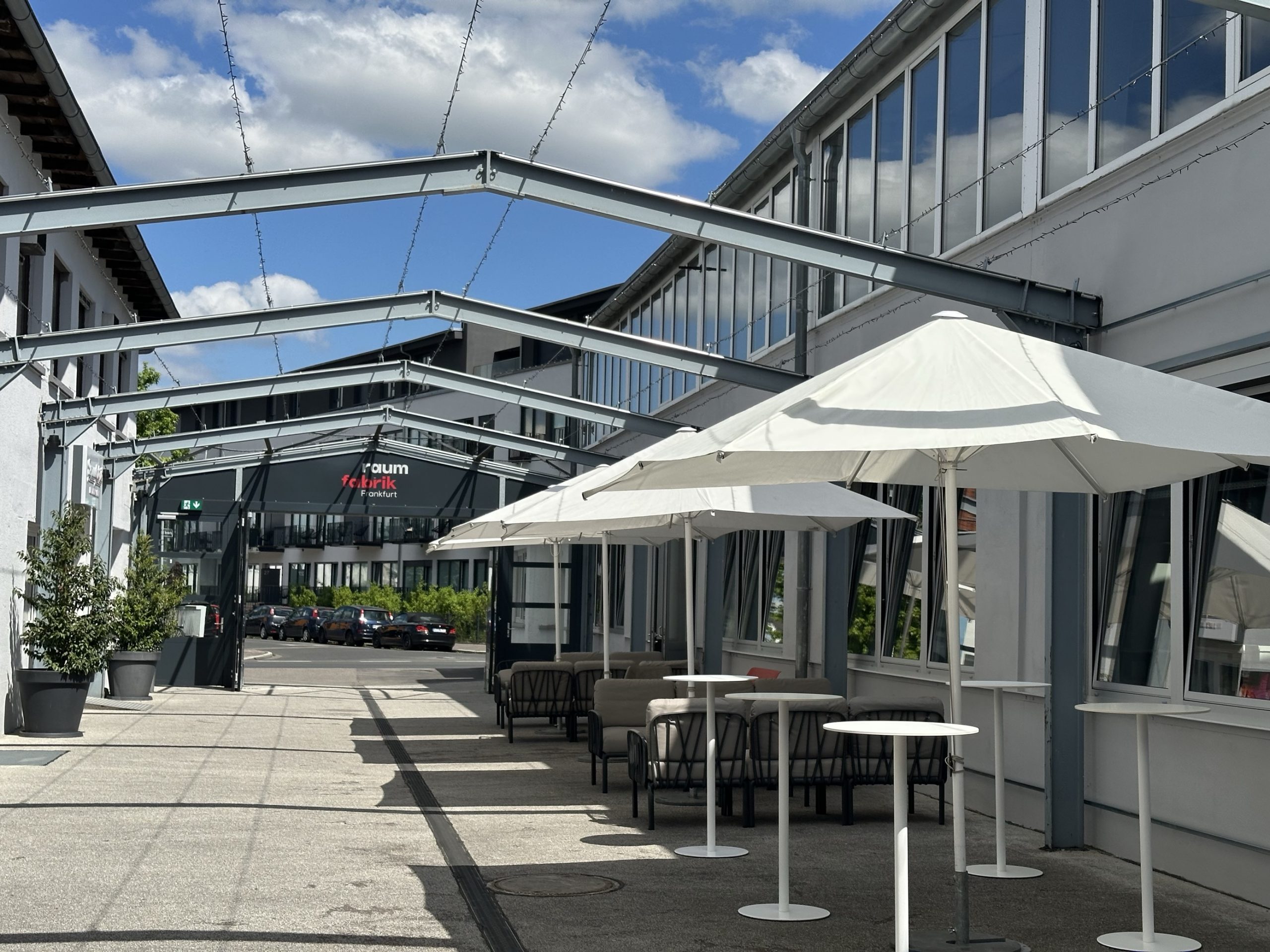 Inner courtyard (280 m²)
