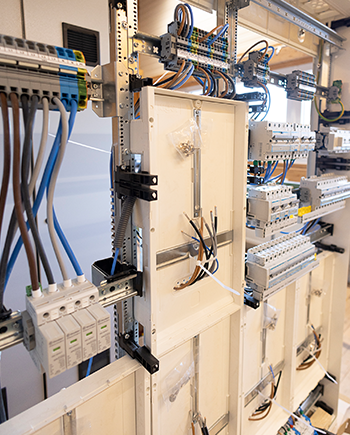 Elektro-Verteil- und Steuerungstafel