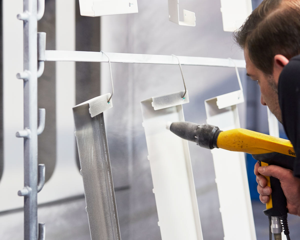 Powder coating by an employee