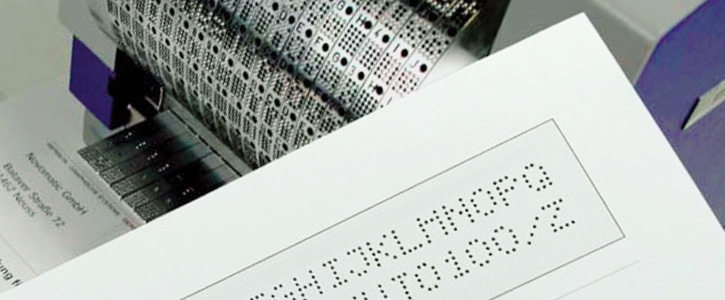 Perforationen und Typenschilder