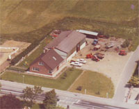 Vor dem ersten Anbau der Produktionshalle 1998