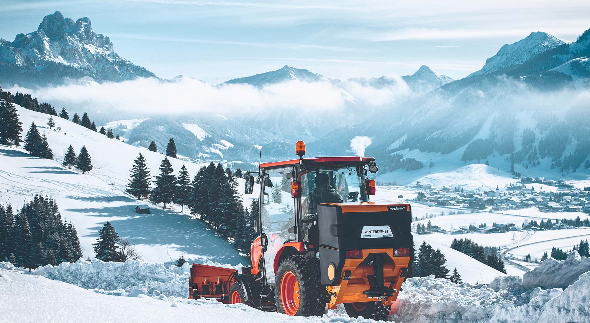 Traktor mit kugelmann Dreipunktstreuer im Winterdienst