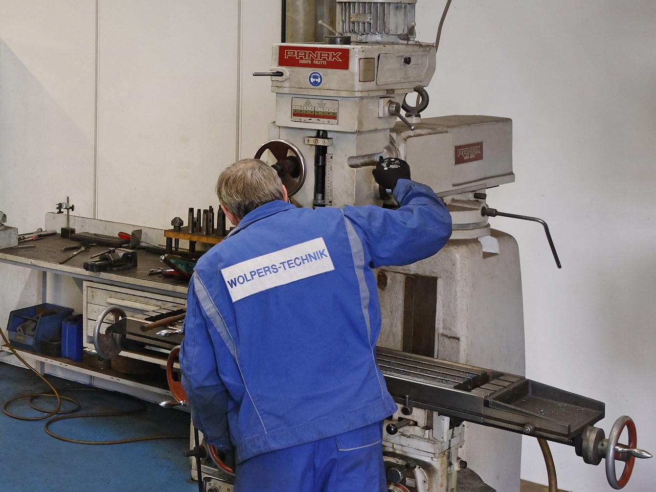 Überholtes Gabelstaplerbauteil