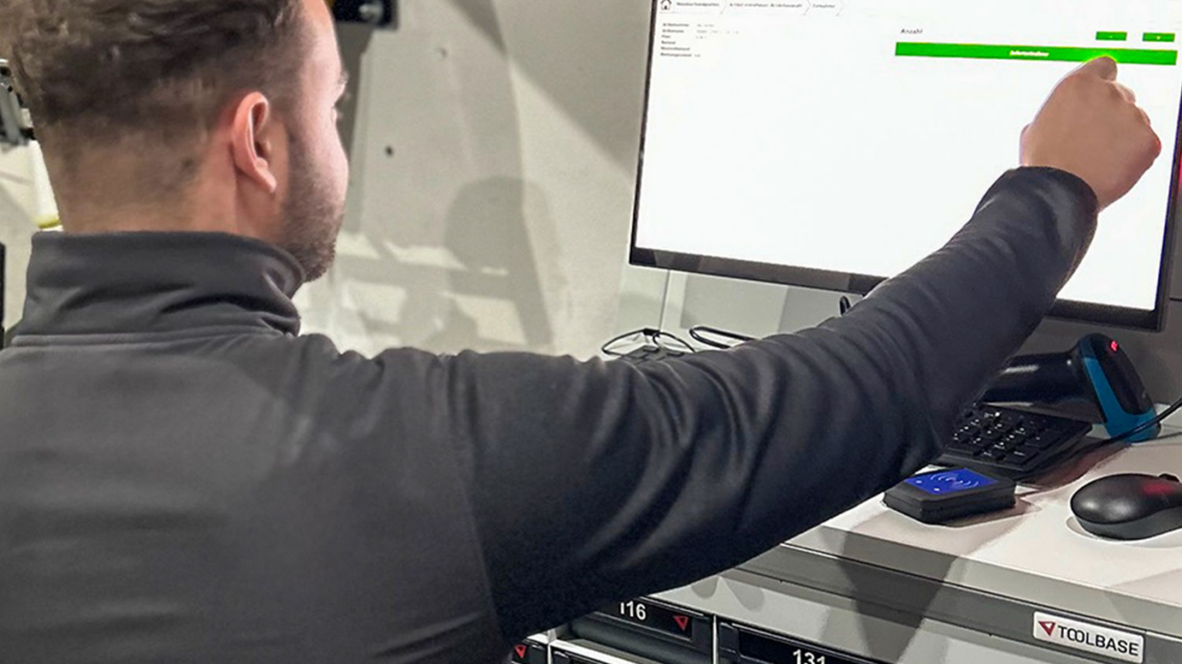 Automatisierte Werkzeugausgabe von Toolbase