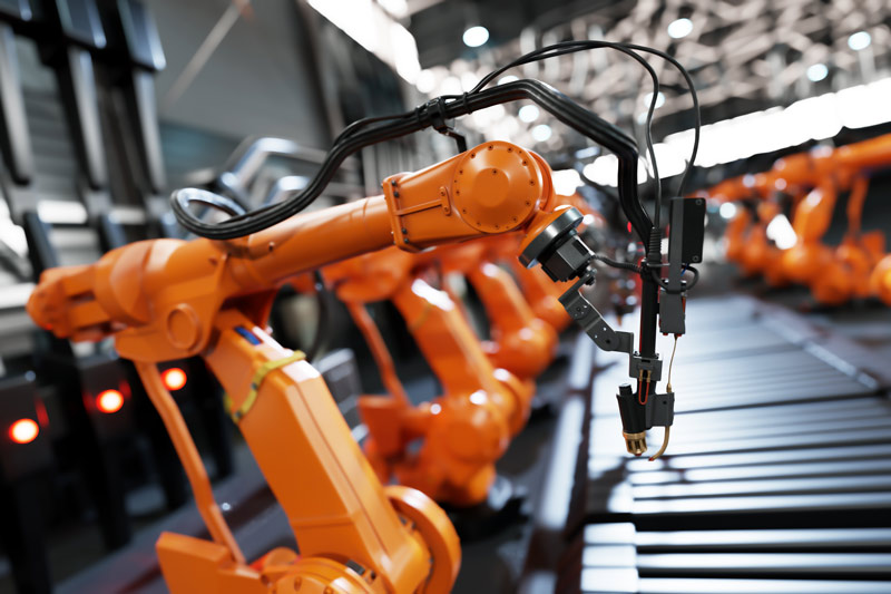 Automatisierte Fertigungslinie mit Roboterarmen