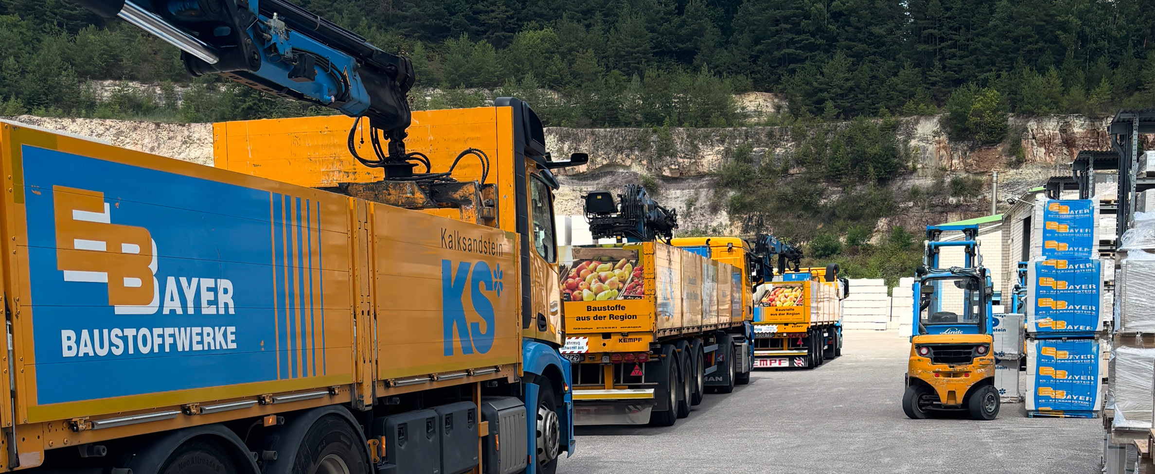 Kalksandstein-Anlieferung mit LKW