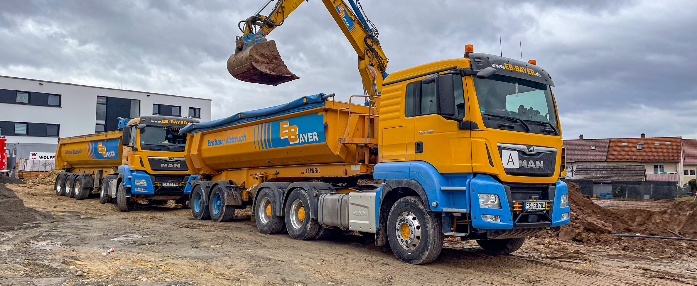 Erdbau-LKW im Einsatz