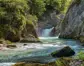 Bergbach in den Alpen – Wasser als Energielieferant