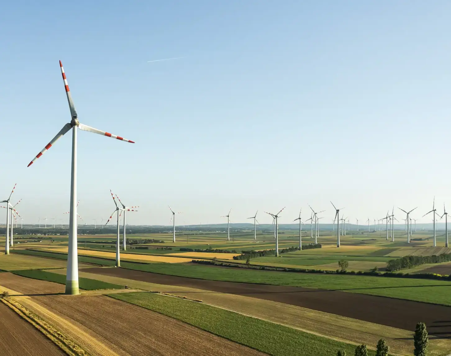 Windkraftanlagen von VERBUND auf freiem Feld