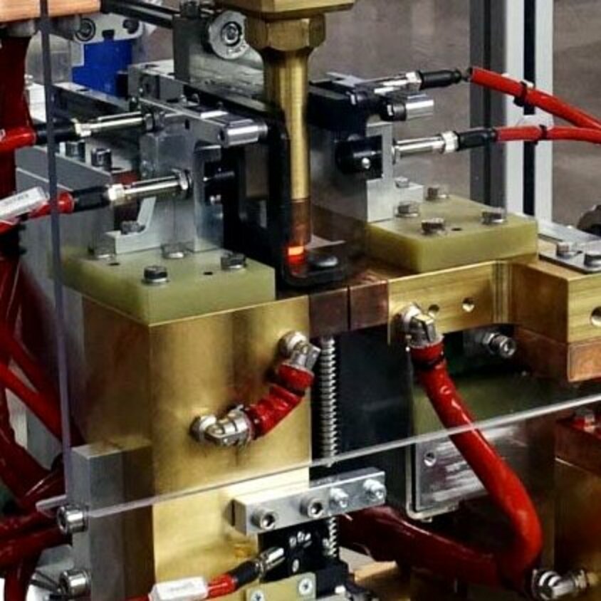 Warmnietmaschine