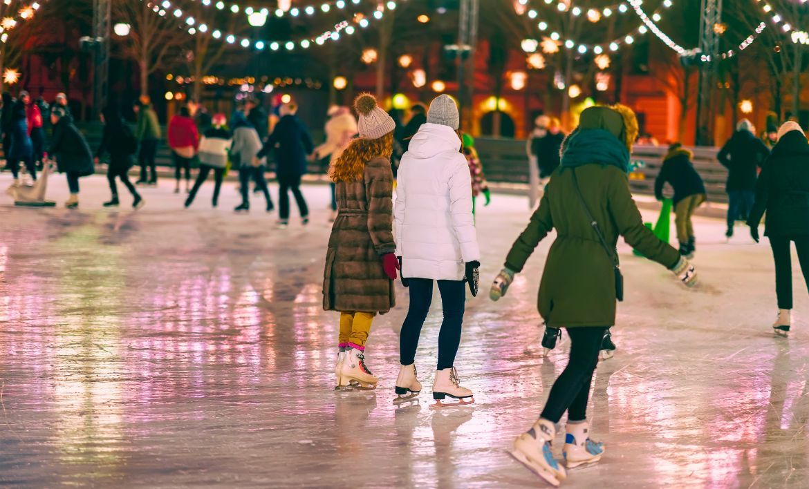 Temporäre Eisbahn mit Mietkältesystemen