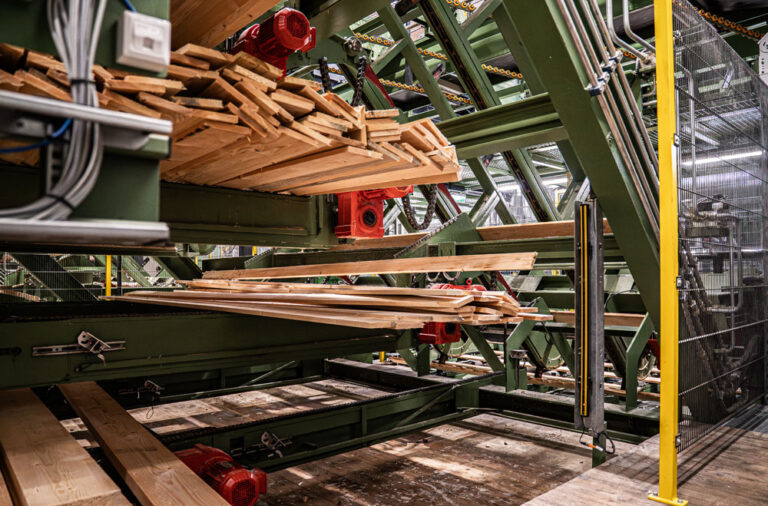 Automatische Lattenlegung für Holzstapel