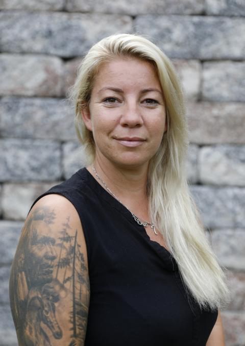 Franziska Mertens, Auftragsabwicklung