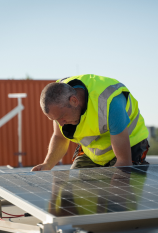 Aufbau einer Flachdach-Solaranlage
