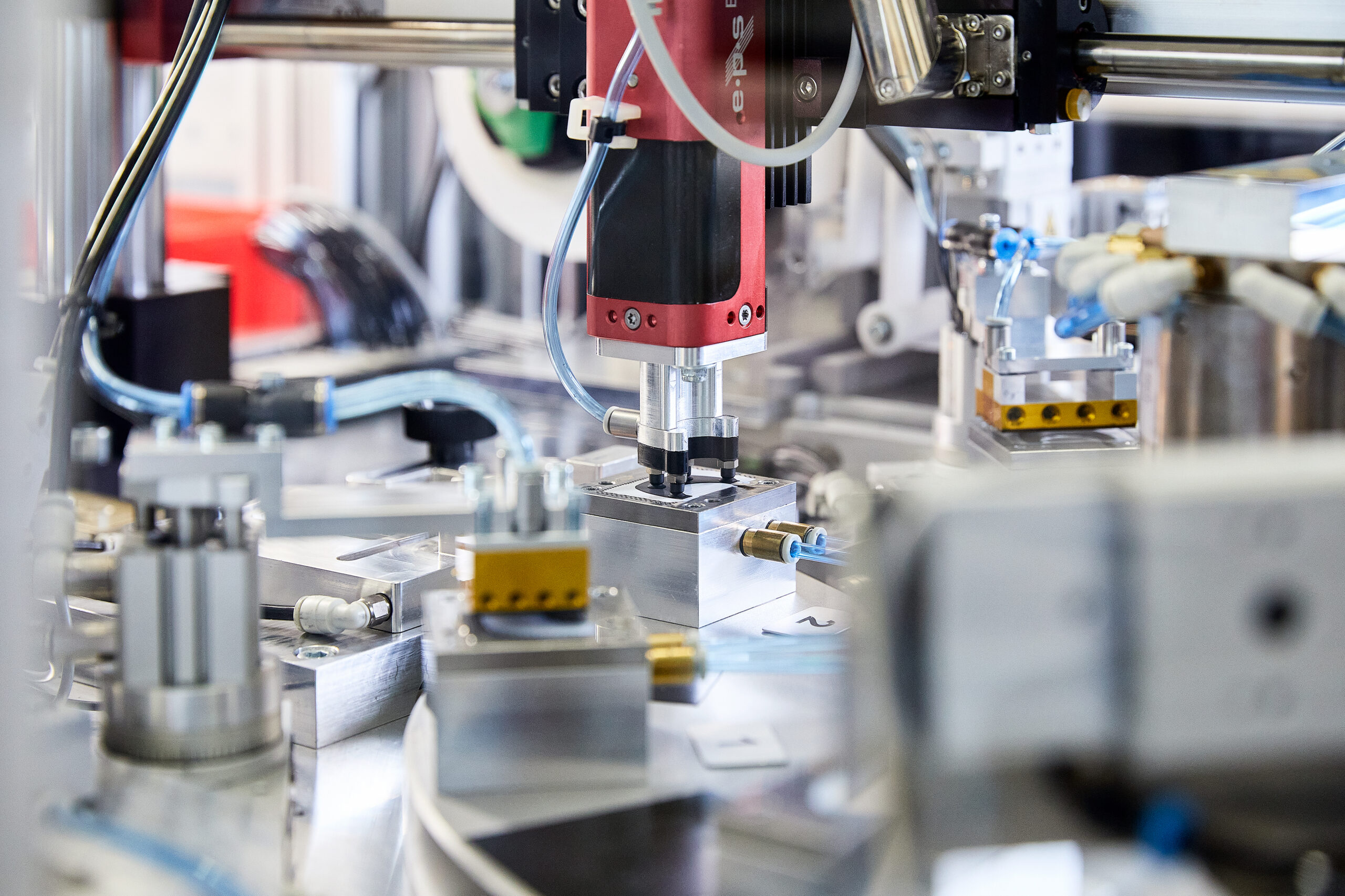 Robotikgestützte Beschriftungsanlage WYON AG