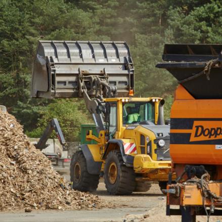 Bagger der GER Umweltschutz auf der Baustelle