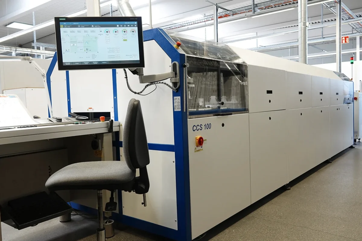 Inline-Dampfphasenlötanlage CCS100