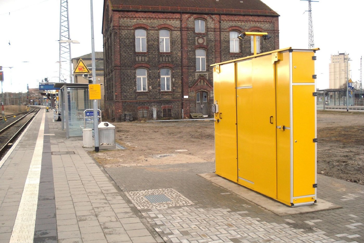 CabinetUnit – Versorgungs- und Entsorgungsschrank
