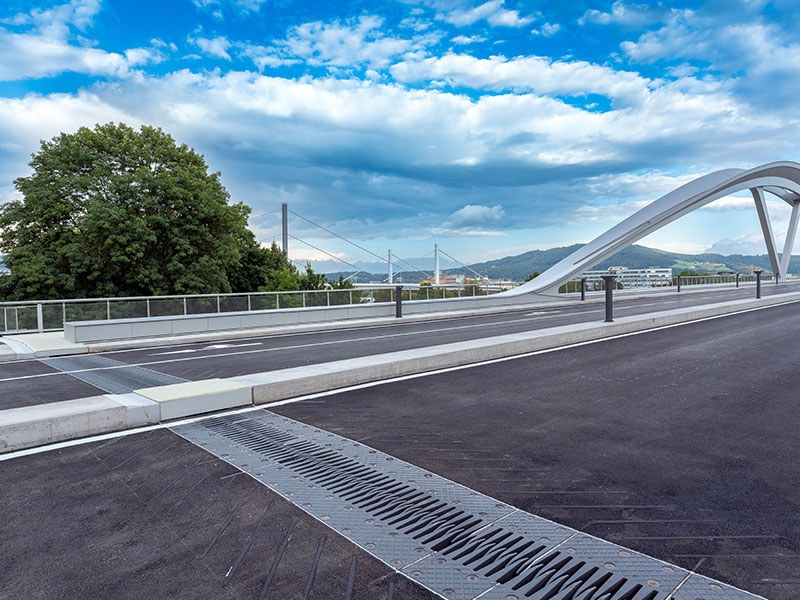 XTEND Fahrbahnübergang (Neue Donaubrücke)