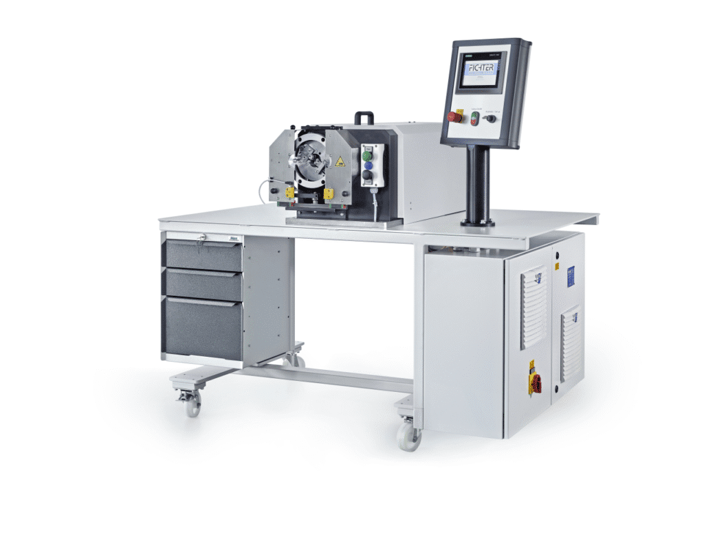 Rollierformer RF25 auf offenem Arbeitstisch
