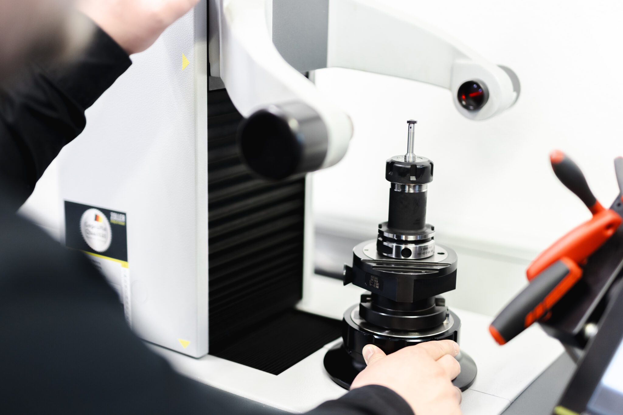 Messmaschine mit eingespanntem Werkzeughalter