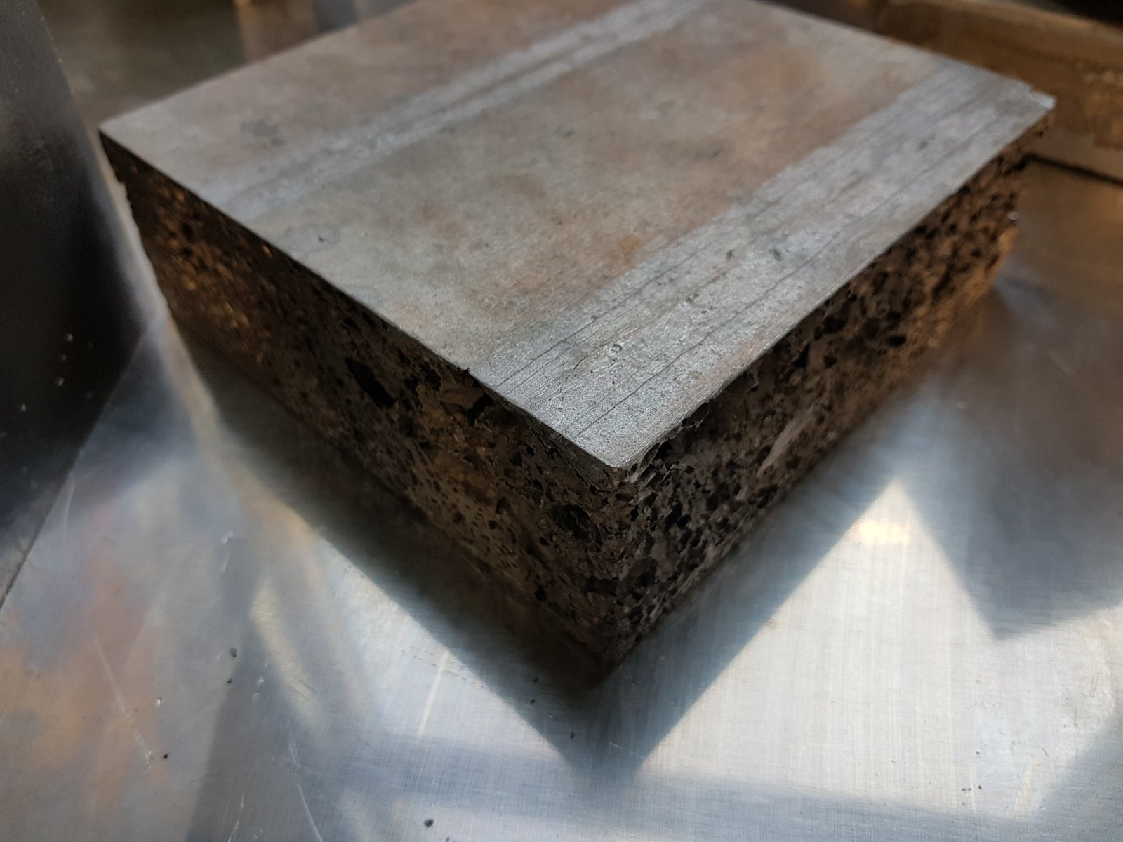 Aluminiumschaum-Block mit Gusshaut